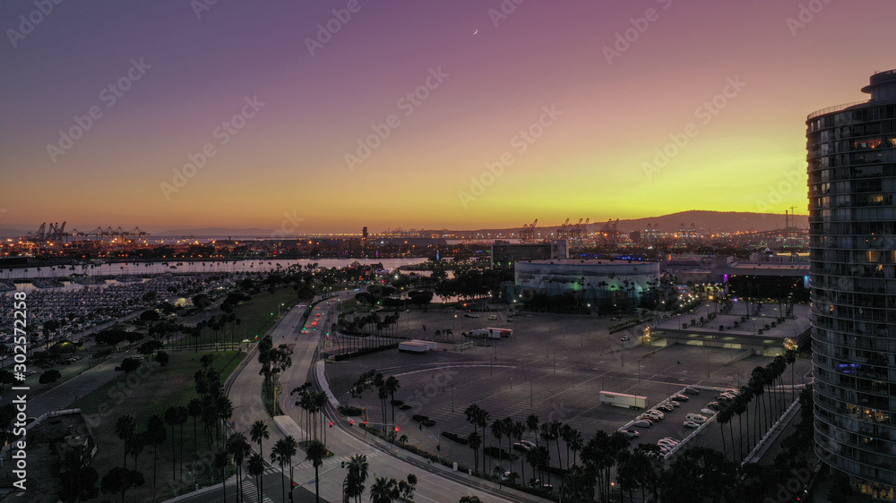 Obraz premium Aerial View of a West Coast Harbor At Sunset