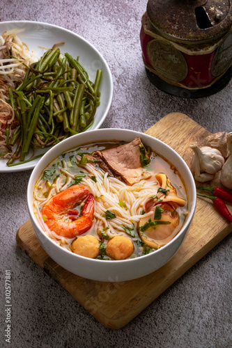 A coloful bowl of Bun Thai Tom Yum.