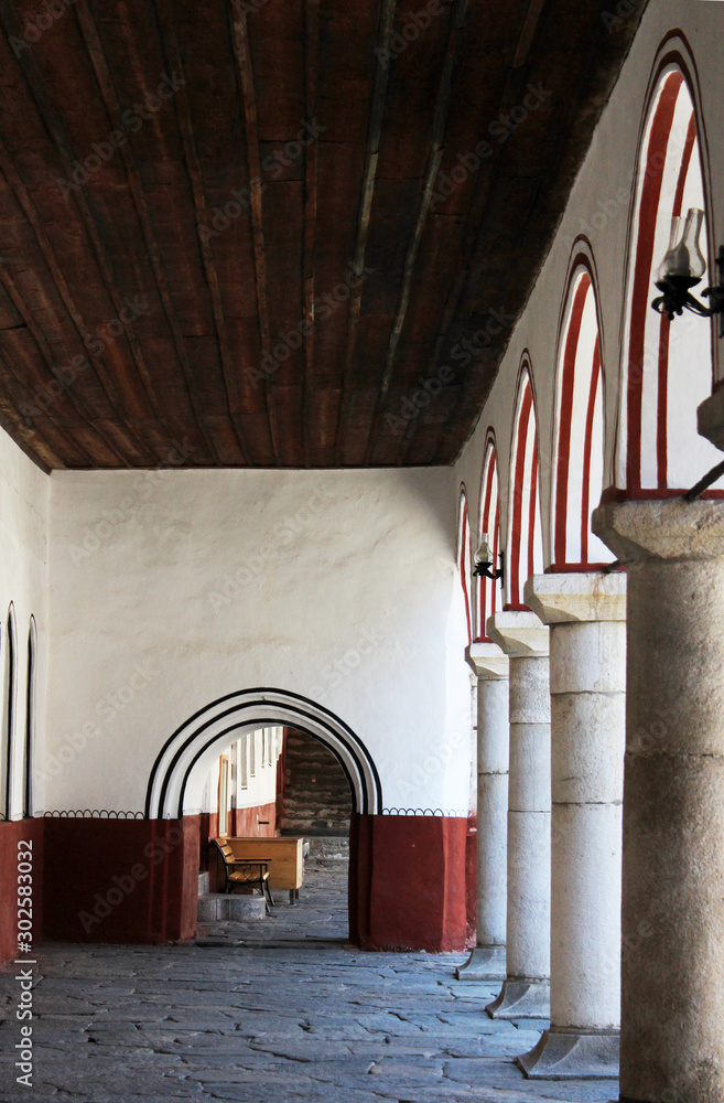 ブルガリア リラの僧院の回廊 StockFoto Adobe Stock