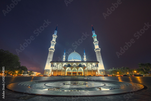 The Sultan Salahuddin Abdul Aziz Shah Mosque, also known as Blue Mosque, is the state mosque of Selangor, Malaysia. It is located in Shah Alam and is Malaysia's largest mosque. photo