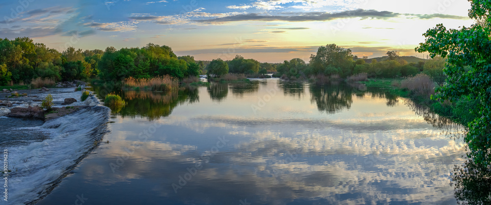 Beautiful view of the dam on the river at sunset - obrazy, fototapety, plakaty 