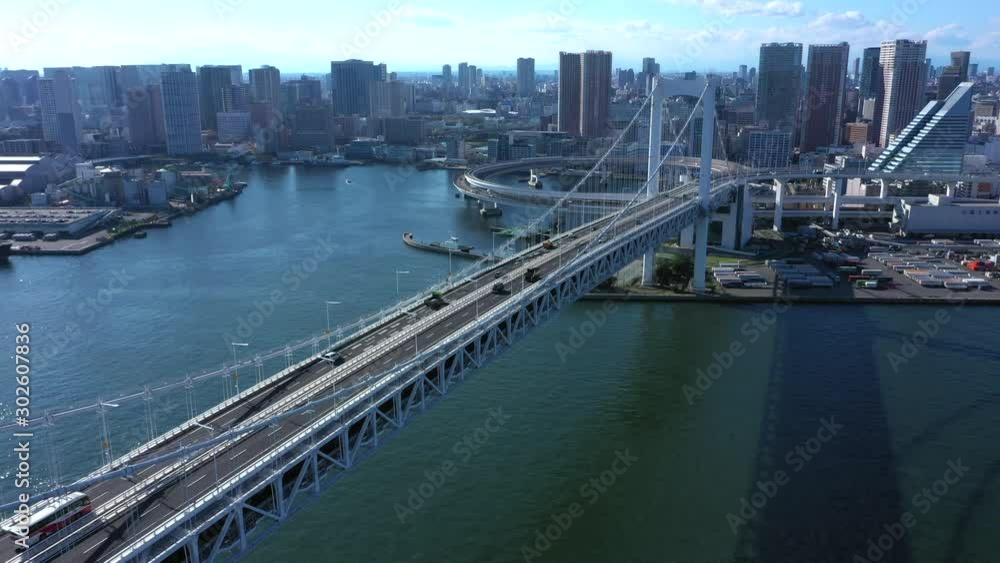 海辺の都会にかかる橋 空撮 海辺の都会にかかる橋 空撮