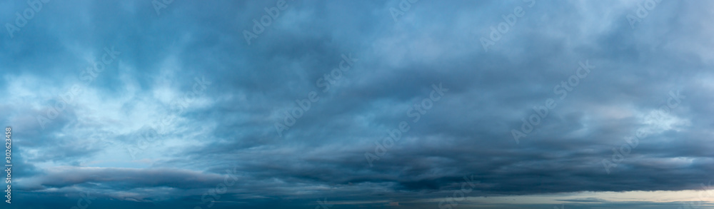 Obraz premium Fantastic dark thunderclouds, natural sky composition - wide panorama