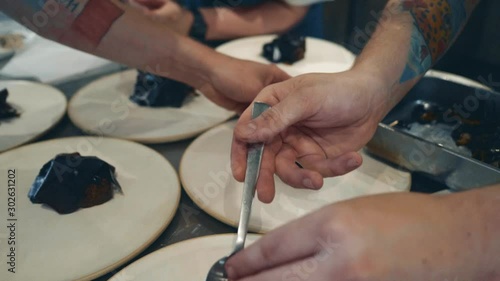 Chefs_prepare_the_food_on_plates