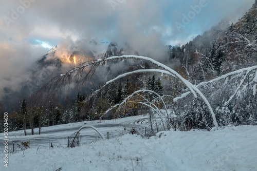 Paysage d' hiver dans les Alpes , tà Chamrousse en Isère , chaîne de Belledonne photo