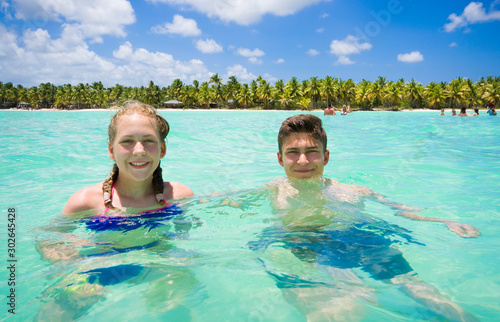 Caucasian teenagers swimmin...