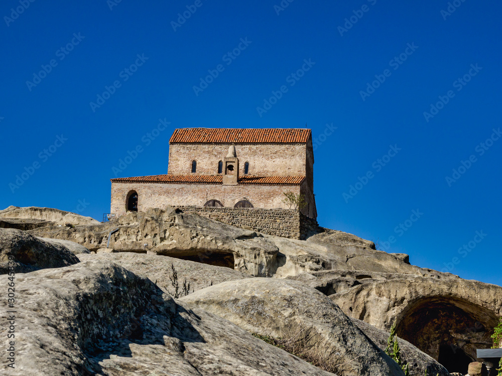 Uplisziche  ist eine Festungs- und Höhlenstadt in Georgien. Bereits in der Bronzezeit siedelten Menschen auf dem Plateau. Die Festungsstadt wurde im 6. Jahrhundert v. Chr. gegründet 