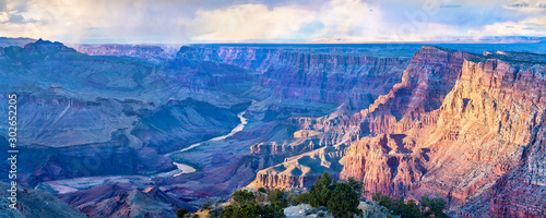 Fotografiet View of the Colorado river in the Grand Canyon