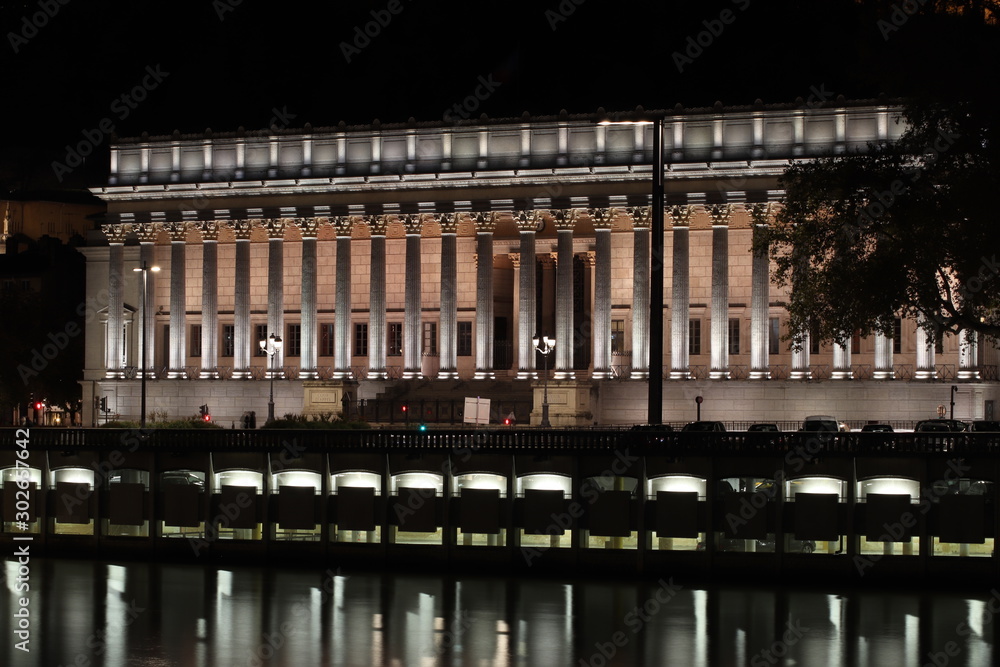 Le palais de justice dans la ville de Lyon surnommé  