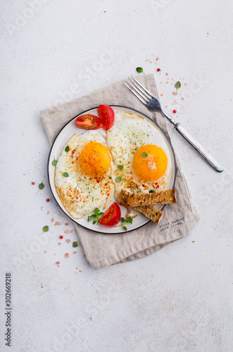 Fried eggs with paprika