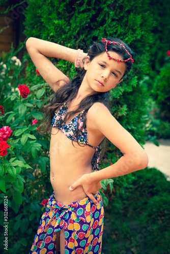 ls island  model  girls   Alamy