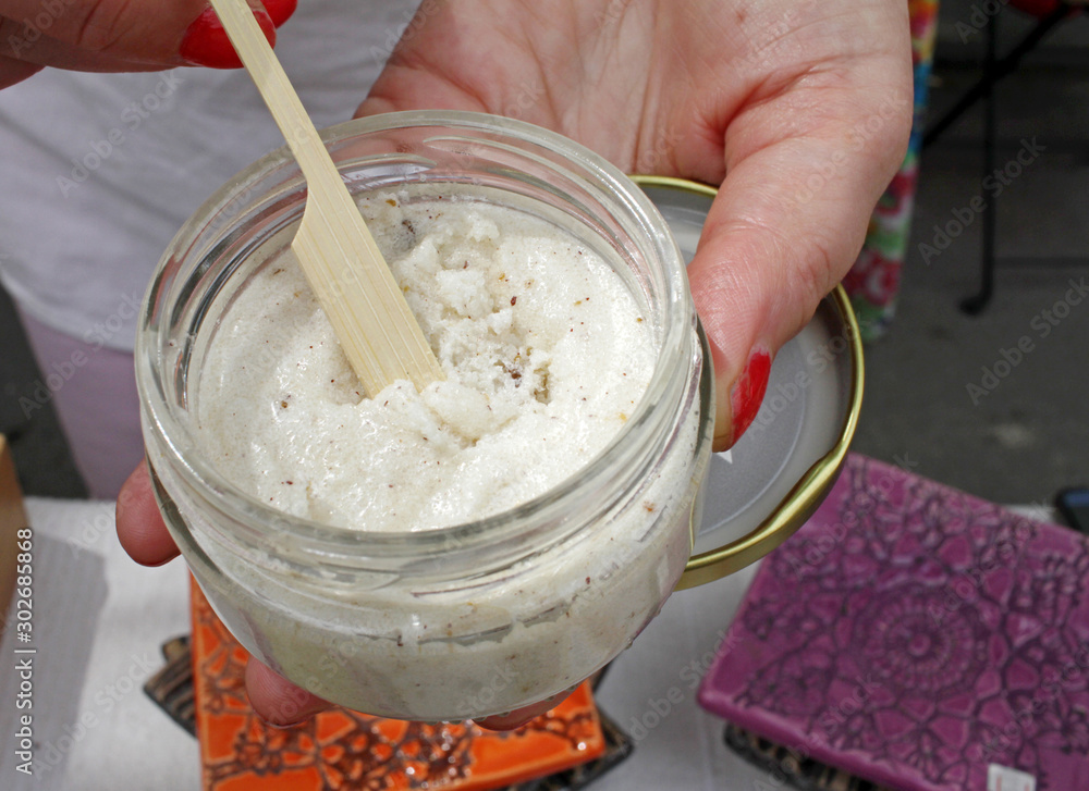 Natural body scrubs with kiwi, honey, lemon Natural body scrubs with kiwi, honey, lemon