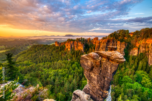 Goldene Stunde - Sonnenaufgang über der Bastei