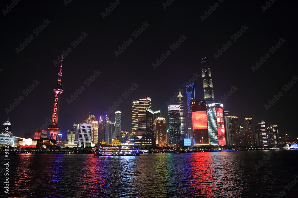 Obraz premium Sceneria Pudong widziana z Bundu w Szanghaju w Chinach