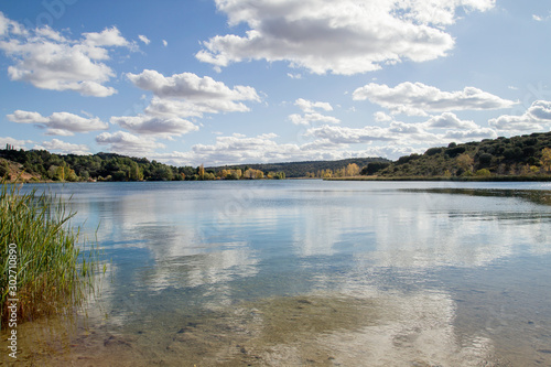 Fototapeta Naklejka Na Ścianę i Meble -  Autumnal landscape in Lagunas de Ruiedera Natural Park