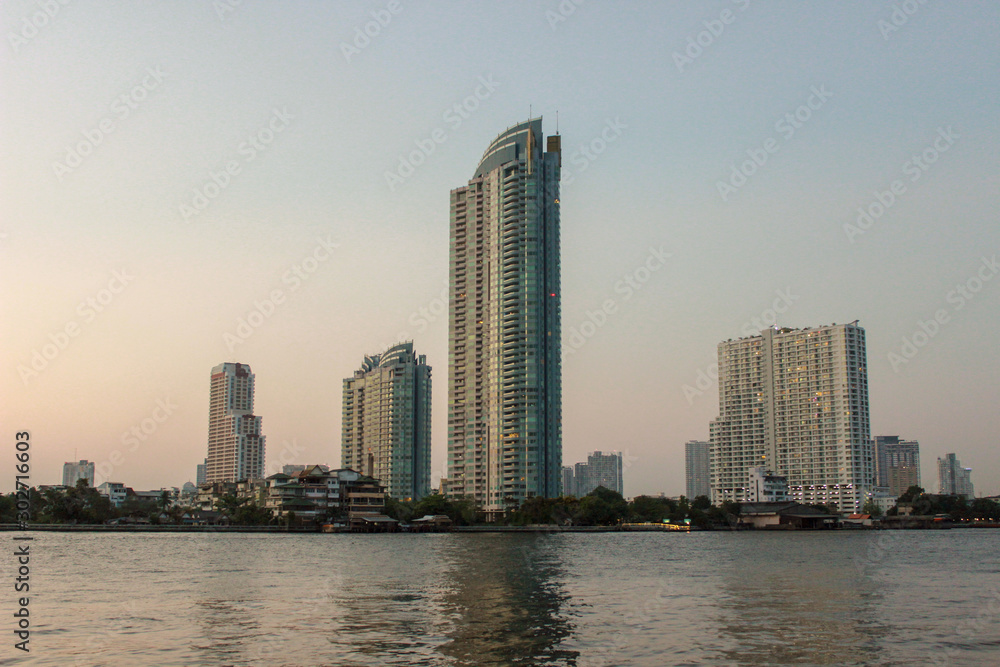 Fototapeta premium view of bangkok skyline
