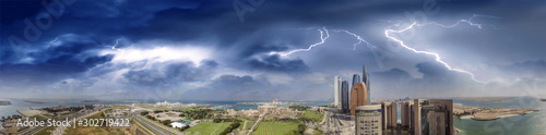 Canvas Print Amazing panoramic aerial view of Abu Dhabi skyscrapers from Corniche Road with s