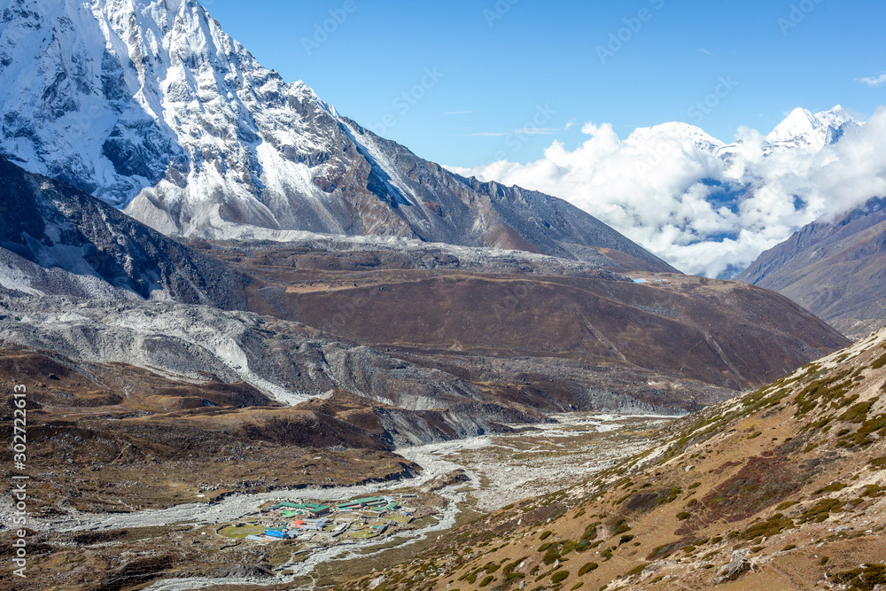 Fototapeta premium Sunrise at Chukhung, on the three passes trek in the Sagarmatha national park, Himalayas, Nepal