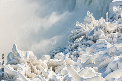Принти на полотні Frigid Falls - Niagara in Winter