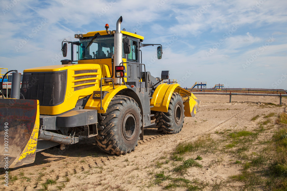 wheeled tractor, multi-purpose loader, with shovel