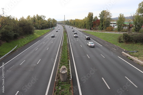 L'autoroute A7 surnommée "autoroute du soleil" à Solaize - Vue depuis le pont de Vernaison Solaize - Département du Rhône - France