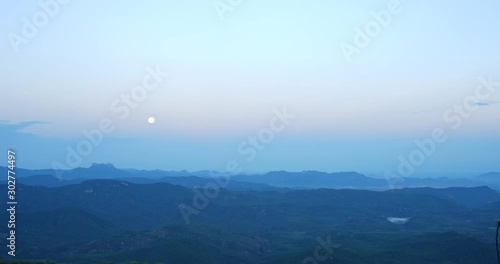 Moonset in Alamos