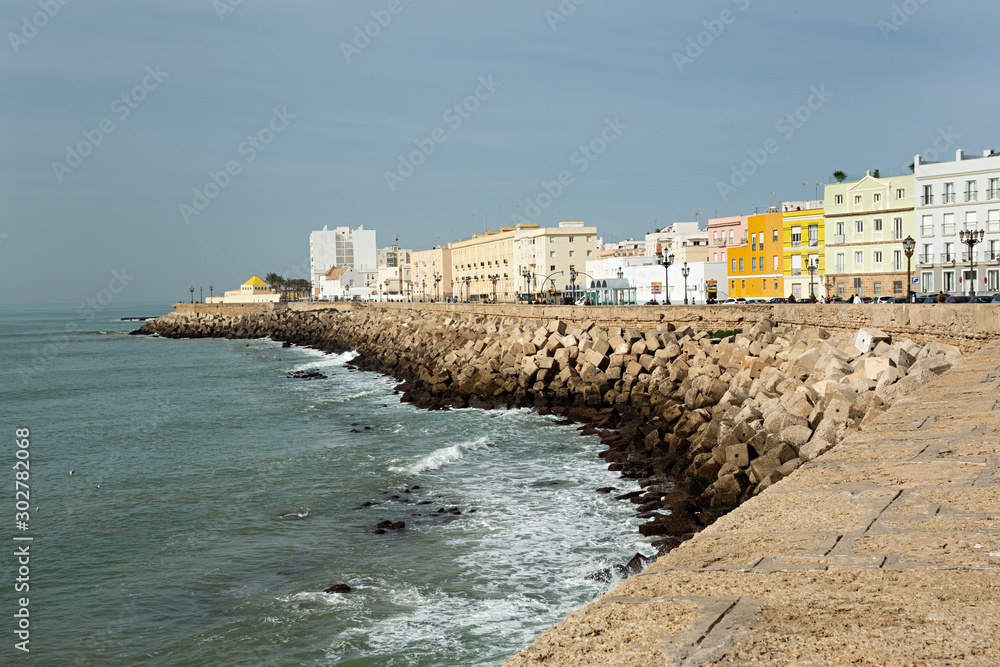 Costa en la ciudad de Cádiz, España.