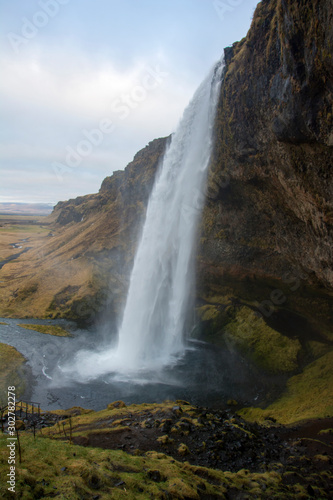 Fototapeta Naklejka Na Ścianę i Meble -  large waterfall and green landscape Seljalandsfoss
