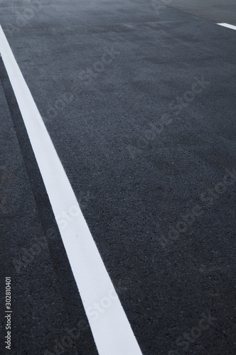 Wallpaper Mural アスファルト道路の白線 Torontodigital.ca