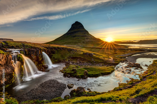 Fototapeta Naklejka Na Ścianę i Meble -  Kirkjufell Mountain and waterfall at sunrise in Iceland