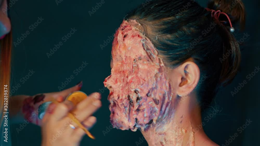 Vidéo Stock Disgusting horror flesh blood gore prosthetic on a female