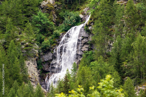 cascata alpina parco nazionale del gran paradiso