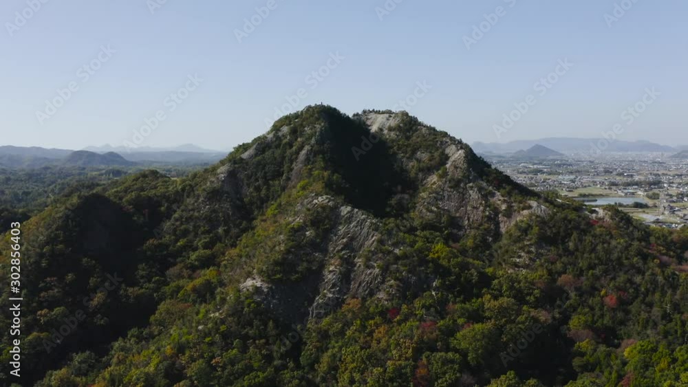 山 山