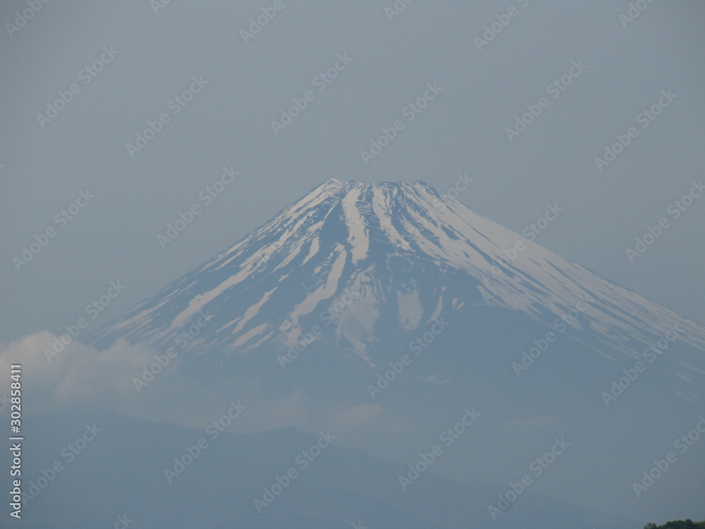 冠雪した富士山