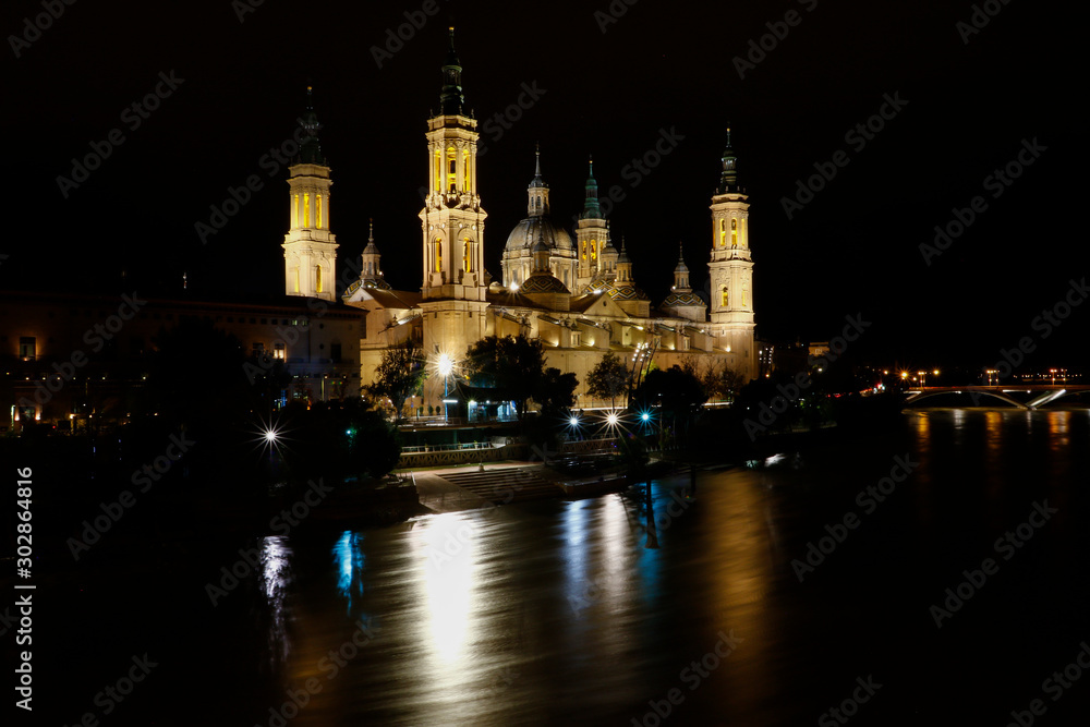 Naklejka premium Basílica de Nuestra señora del Pilar (Zaragoza)