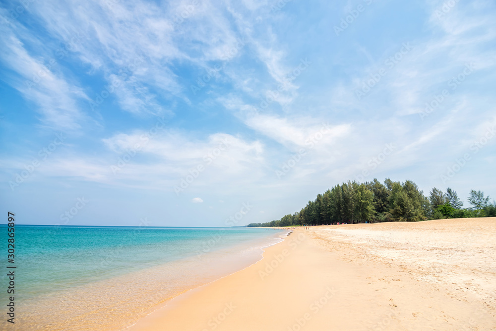 beautiful beach and tropical sea On a clear day in Thailand.