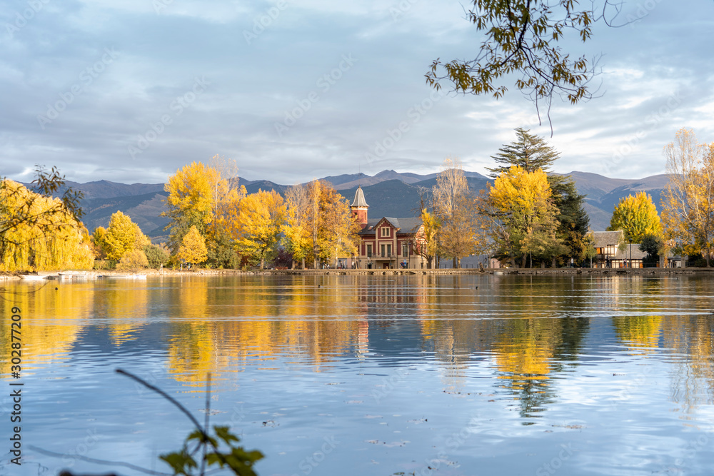 Fototapeta premium lake of Puigcerda AND SCHIERBECK PARK, town in Girona, Catalonia, in the midst of gardens rich in willows, conifers and other essences, the shores of this man-made lake are lined in pretty villas