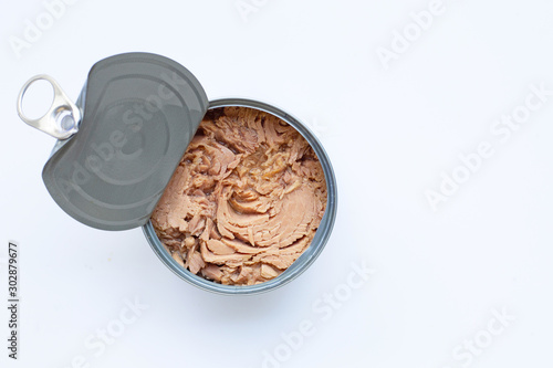 Bilde på lerret Canned tuna fish on white