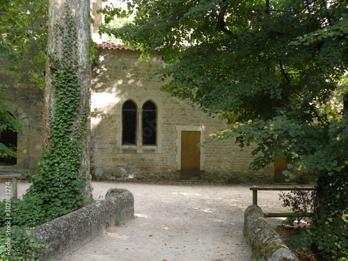 Fototapeta Naklejka Na Ścianę i Meble -  Exterieur de L'Abbaye de Saint Pons 