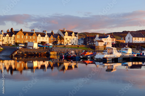 Fotografie A view of the rocky shore of a small town Port Ellen at sunrise