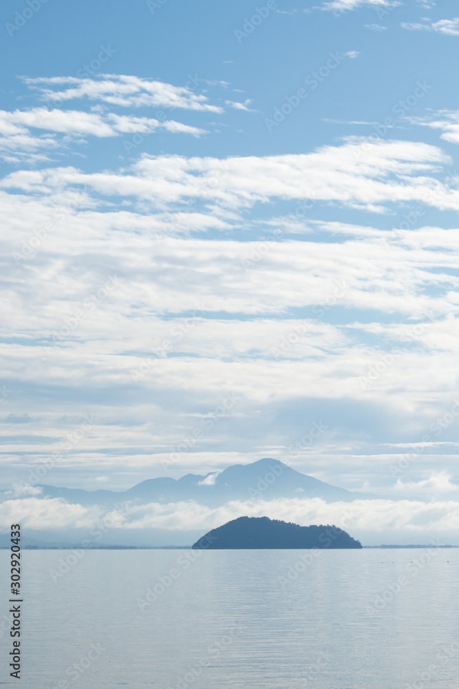 琵琶湖の竹生島 琵琶湖の竹生島