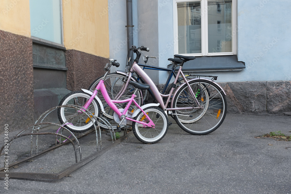 Bikes urban transport, carbon footprint reduction