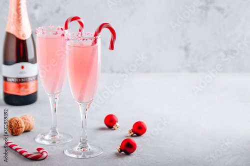 Fototapeta Festive Christmas drink Peppermint Bark Mimosa cocktail with champagne or prosec
