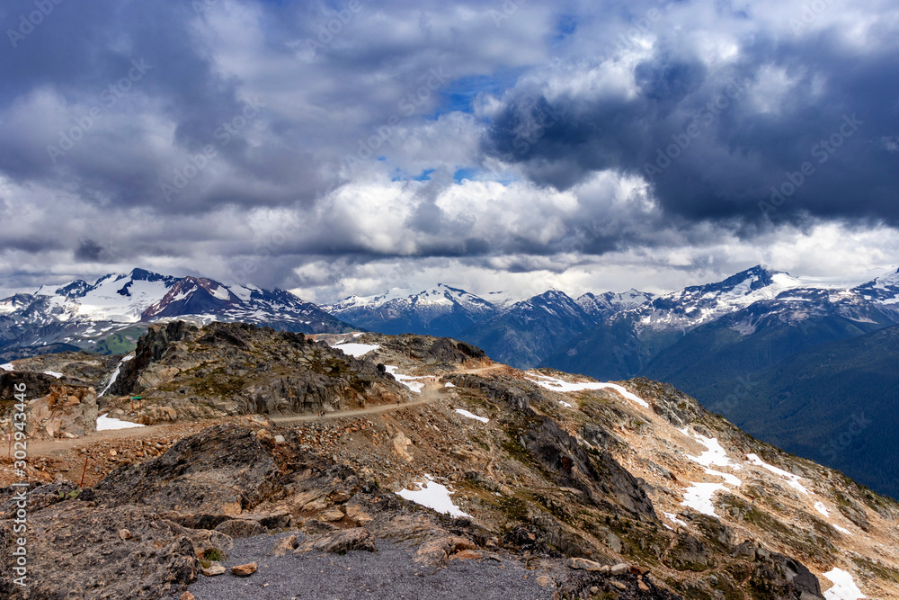 Obraz premium Tiny humans before mighty mountains, BC, Canada