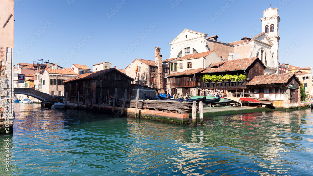 Antico rimessaggio gondole a  Venezia