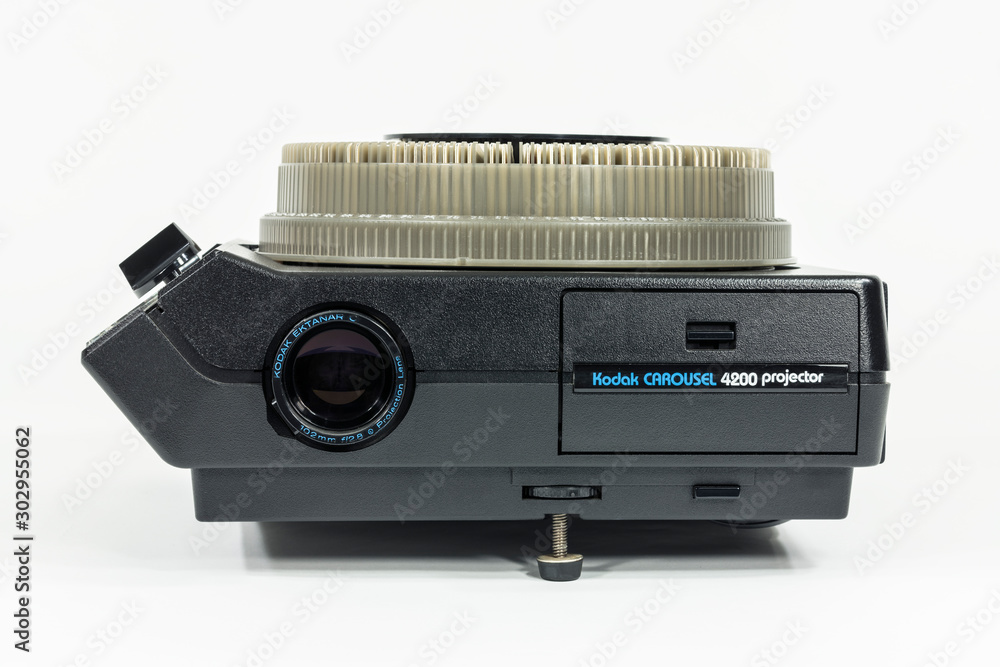 Illustrative editorial front view of old Kodak Carousel Slide Projector  model 4200 with white background on November 9, 2019 in Los Angeles,  California, USA . foto de Stock | Adobe Stock
