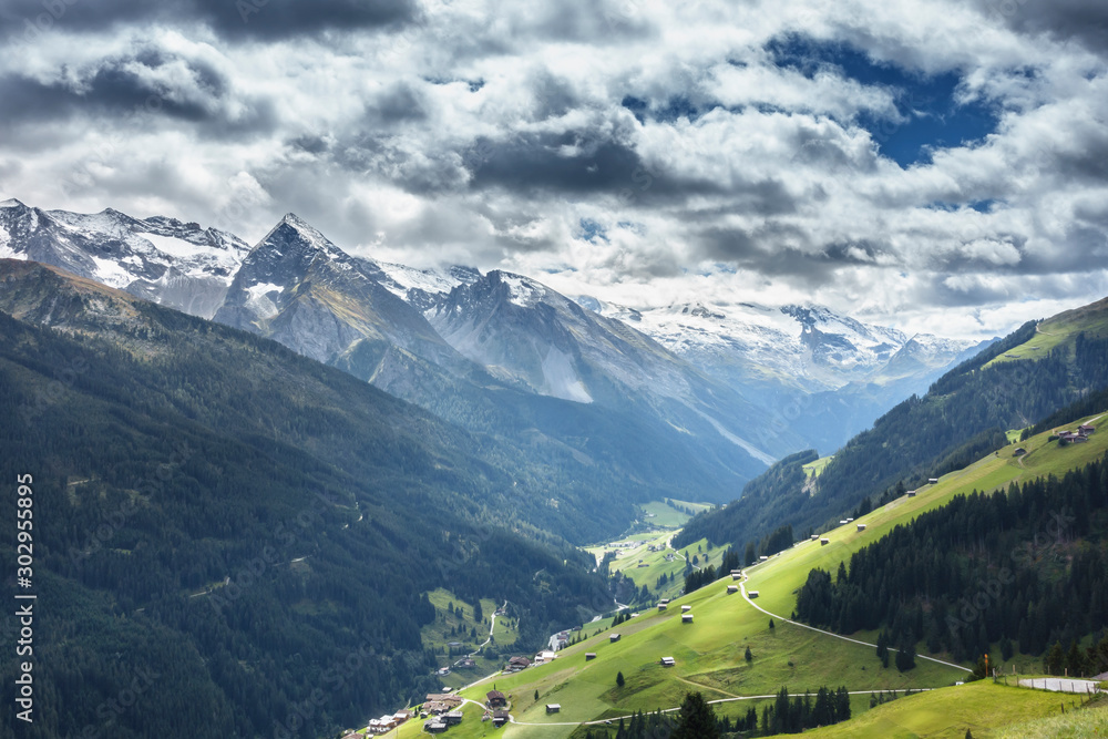 Blick ins Tuxertal in Tirol Österreich