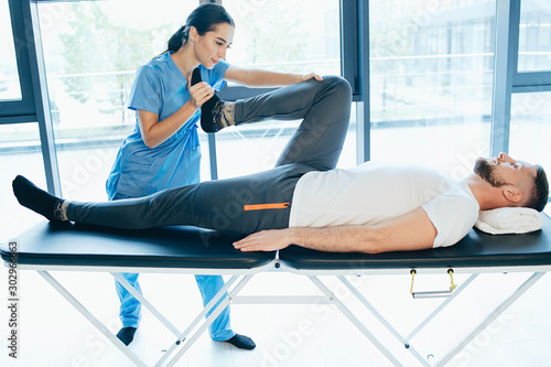 Fotografie man treat lumbar disc