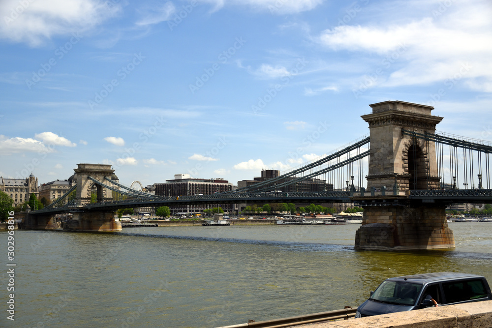 Obraz premium Landmark Szechenyi Chain Bridge in Budapest