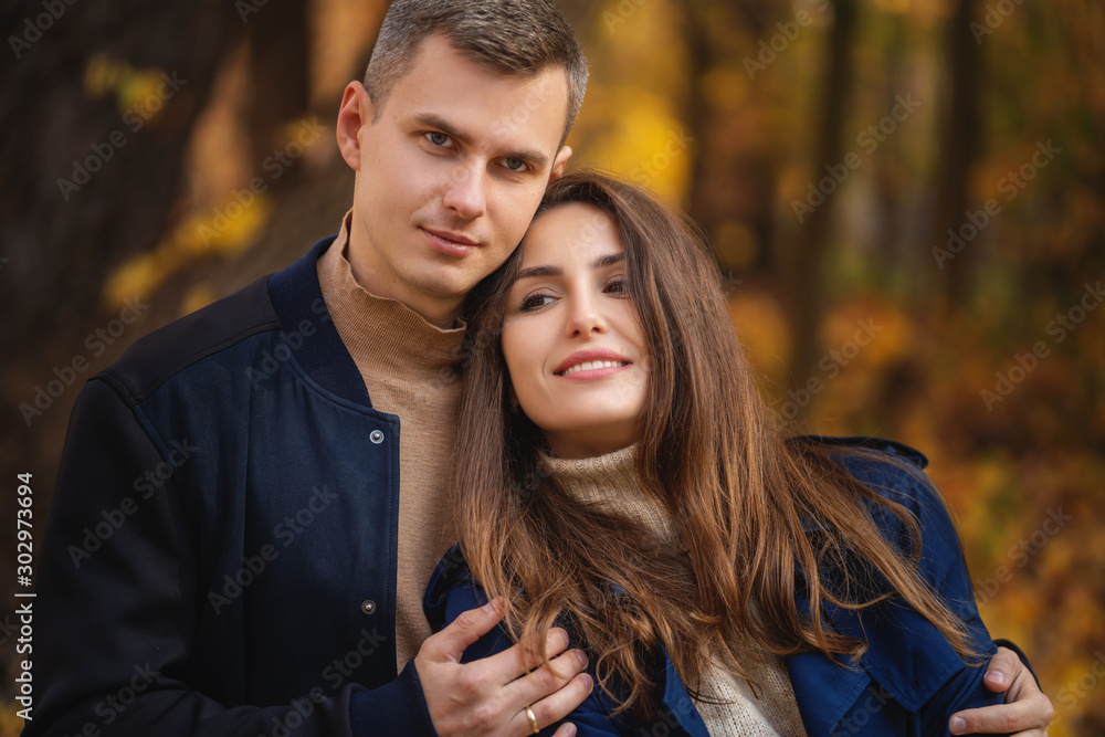 Fototapeta premium love, relationship, family and people concept - smiling couple hugging in autumn park